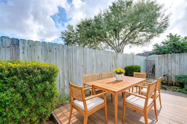 1107 Stoney Hill, Houston, TX 77077