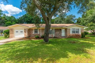 110 NW Gardenia Court, Fort Walton Beach, FL 32548