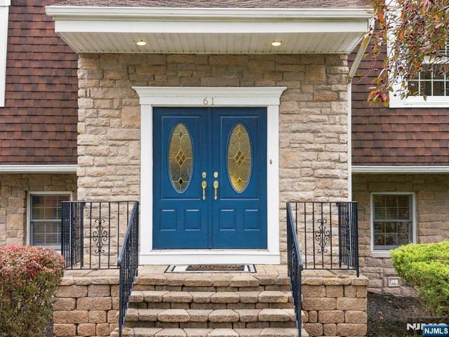 61 Geoffrey Way, Wayne, NJ 07470