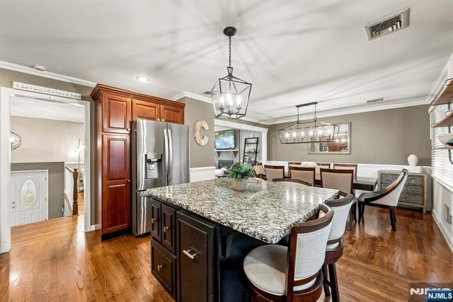 61 Geoffrey Way, Wayne, NJ 07470