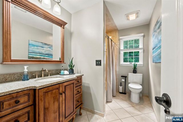 61 Geoffrey Way, Wayne, NJ 07470
