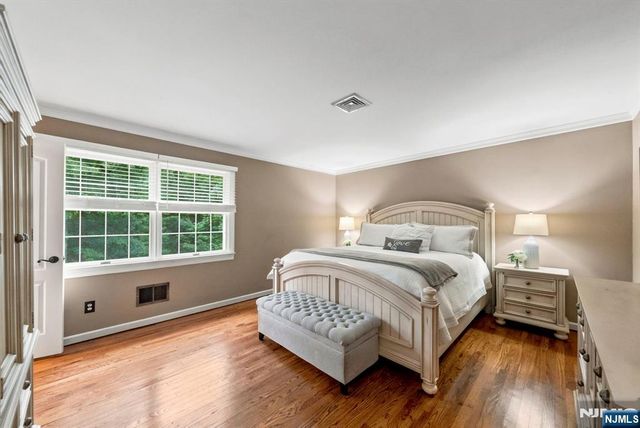 61 Geoffrey Way, Wayne, NJ 07470