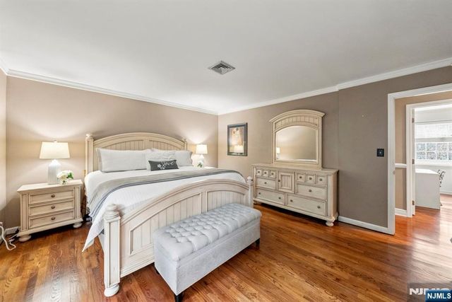 61 Geoffrey Way, Wayne, NJ 07470