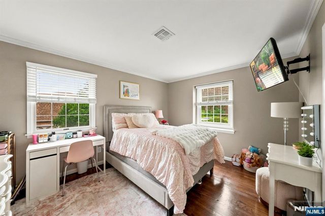 61 Geoffrey Way, Wayne, NJ 07470