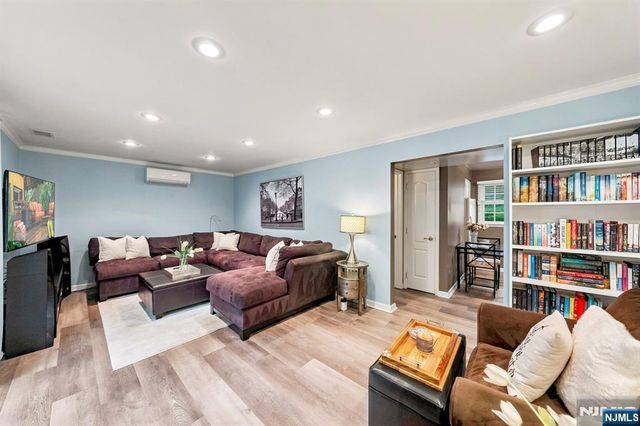 61 Geoffrey Way, Wayne, NJ 07470