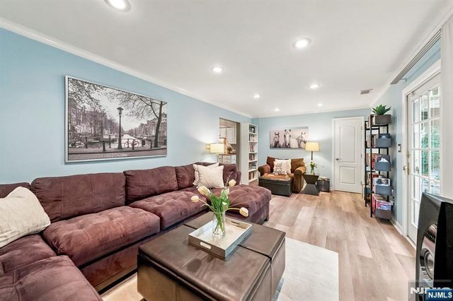 61 Geoffrey Way, Wayne, NJ 07470