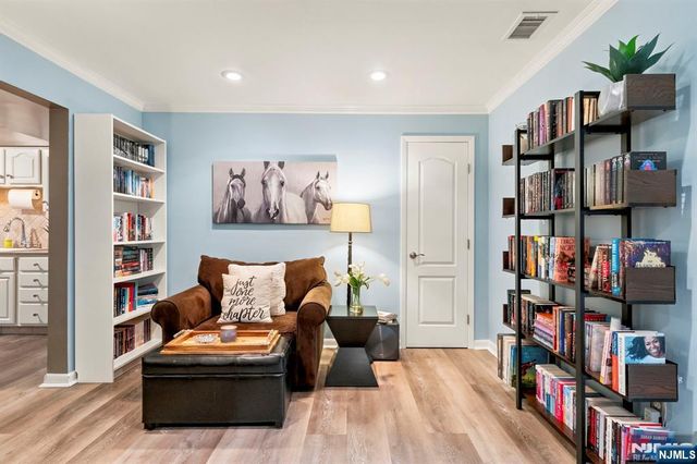 61 Geoffrey Way, Wayne, NJ 07470
