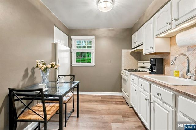 61 Geoffrey Way, Wayne, NJ 07470
