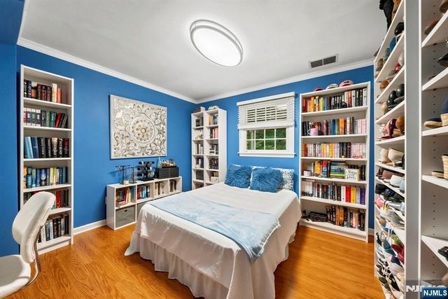 61 Geoffrey Way, Wayne, NJ 07470