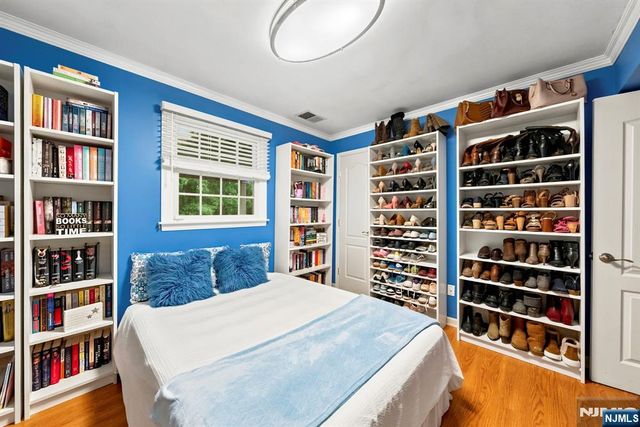 61 Geoffrey Way, Wayne, NJ 07470