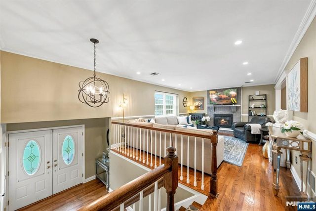 61 Geoffrey Way, Wayne, NJ 07470