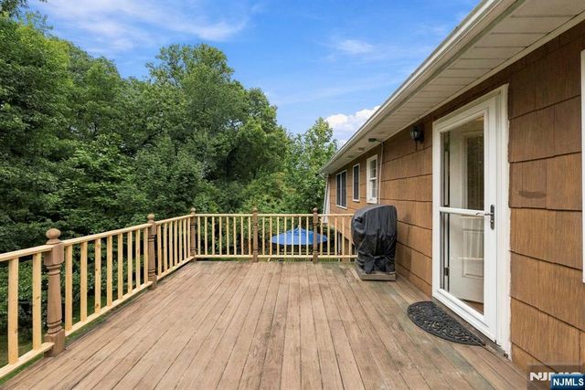 61 Geoffrey Way, Wayne, NJ 07470