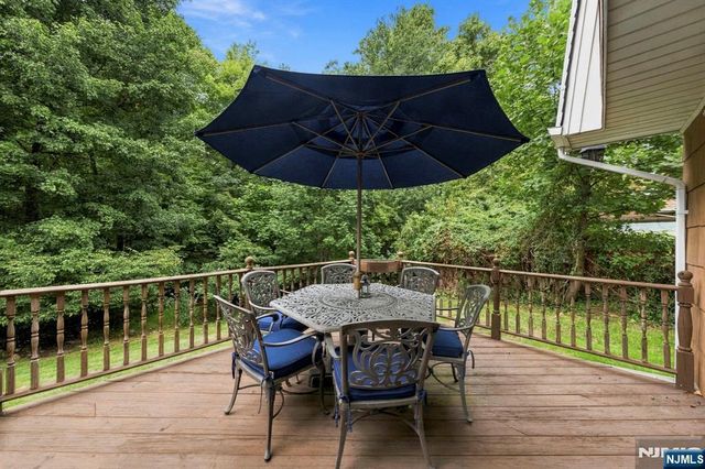 61 Geoffrey Way, Wayne, NJ 07470
