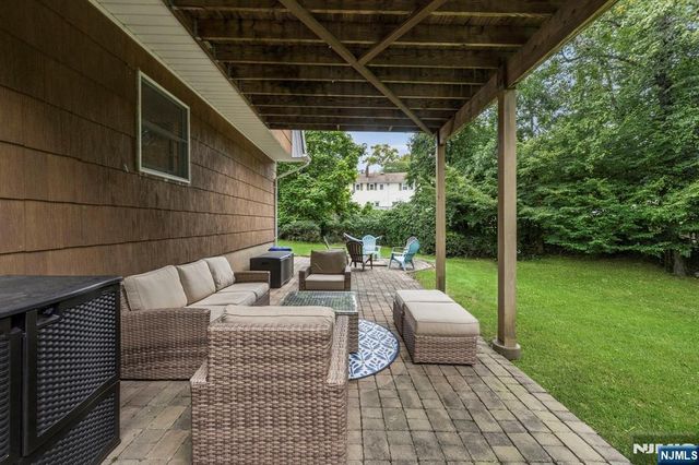 61 Geoffrey Way, Wayne, NJ 07470