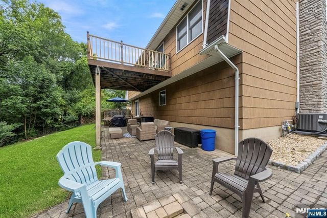 61 Geoffrey Way, Wayne, NJ 07470