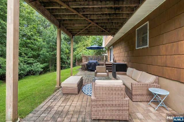 61 Geoffrey Way, Wayne, NJ 07470