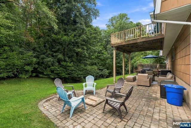 61 Geoffrey Way, Wayne, NJ 07470