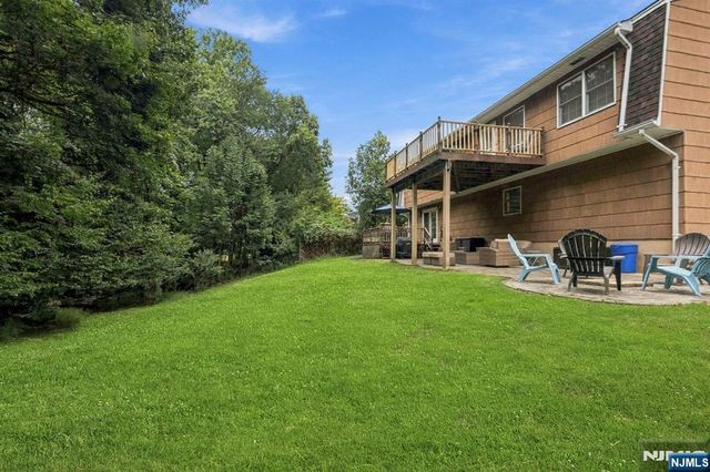 61 Geoffrey Way, Wayne, NJ 07470