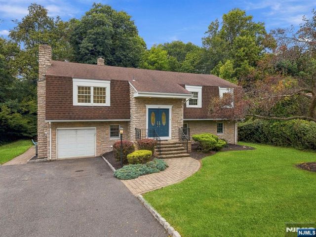 61 Geoffrey Way, Wayne, NJ 07470