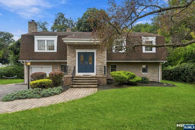 61 Geoffrey Way, Wayne, NJ 07470