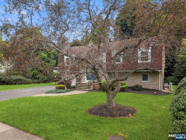 61 Geoffrey Way, Wayne, NJ 07470