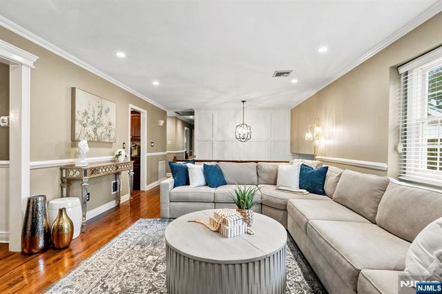 61 Geoffrey Way, Wayne, NJ 07470