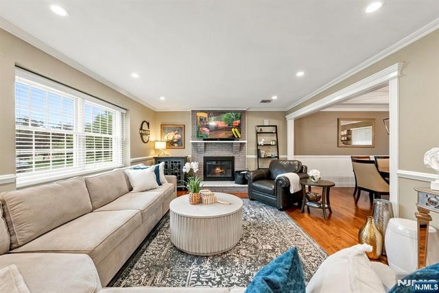 61 Geoffrey Way, Wayne, NJ 07470
