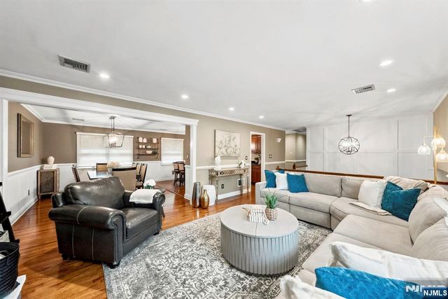 61 Geoffrey Way, Wayne, NJ 07470