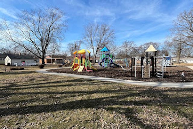 447 Dennis Avenue, Bradley, IL 60915