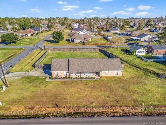 1442 Campfire Road, Moss Bluff, LA 70611