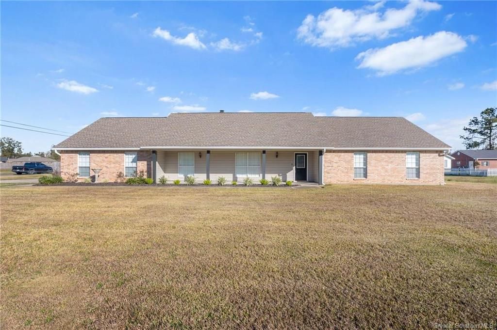 1442 Campfire Road, Moss Bluff, LA 70611