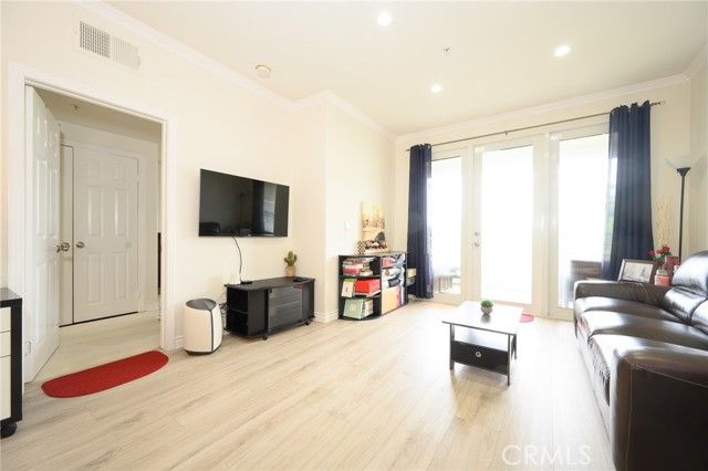 2243 Martin 207, Irvine, CA 92612