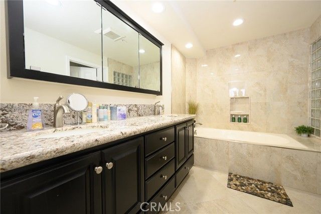 2243 Martin 207, Irvine, CA 92612