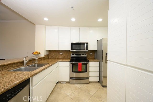 2243 Martin 207, Irvine, CA 92612