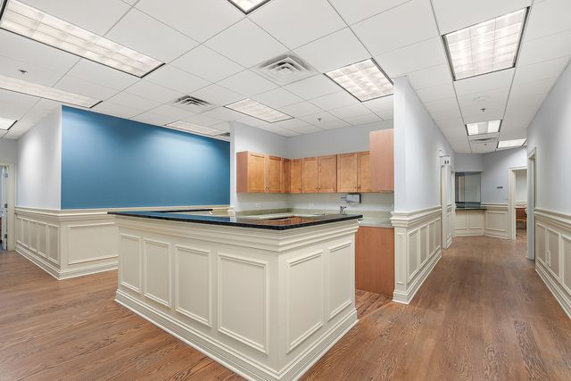 6825 Kingery Highway, Willowbrook, IL 60527