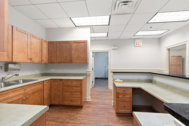 6825 Kingery Highway, Willowbrook, IL 60527