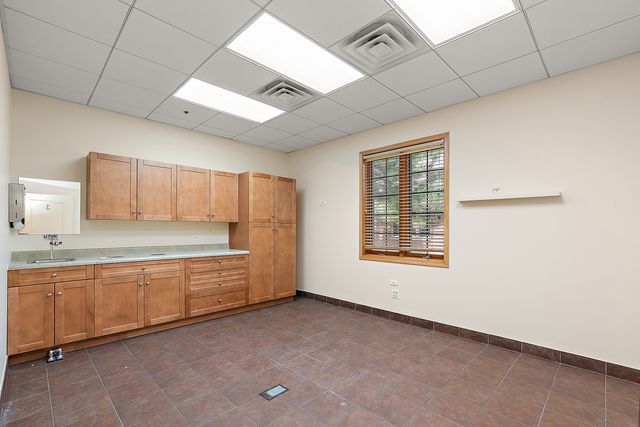 6825 Kingery Highway, Willowbrook, IL 60527