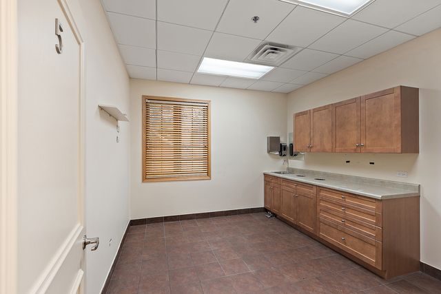 6825 Kingery Highway, Willowbrook, IL 60527