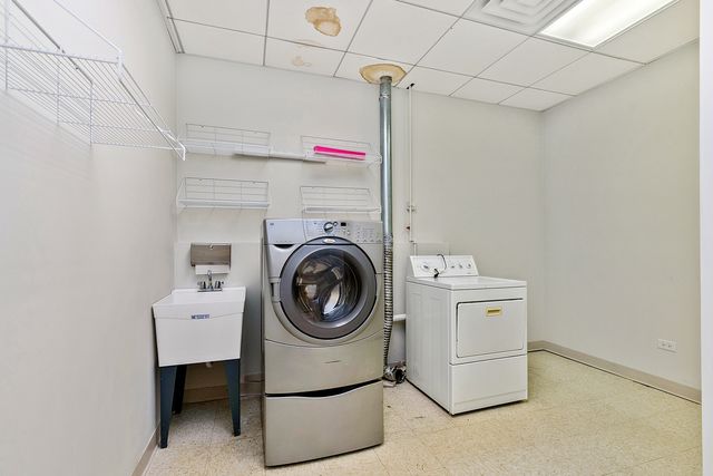 6825 Kingery Highway, Willowbrook, IL 60527