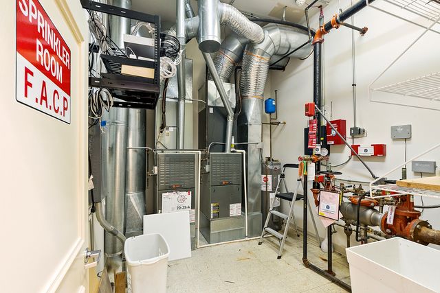 6825 Kingery Highway, Willowbrook, IL 60527