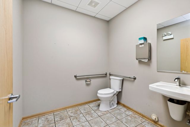 6825 Kingery Highway, Willowbrook, IL 60527