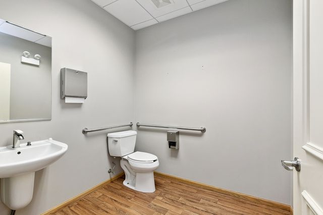 6825 Kingery Highway, Willowbrook, IL 60527