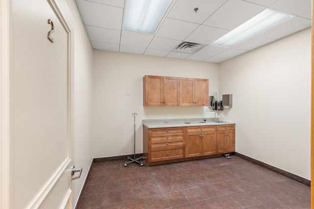 6825 Kingery Highway, Willowbrook, IL 60527