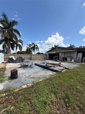 1422 NW 20th St, Homestead, FL 33030