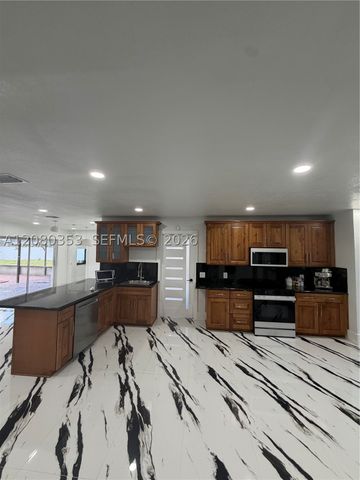 1422 NW 20th St, Homestead, FL 33030