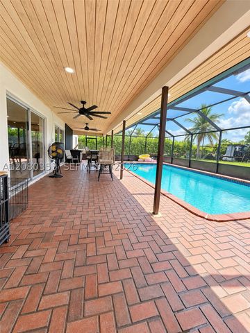 1422 NW 20th St, Homestead, FL 33030