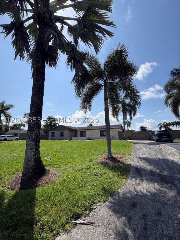 1422 NW 20th St, Homestead, FL 33030