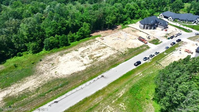 1655 Vista Drive W, Oakland Charter Township, MI 48363
