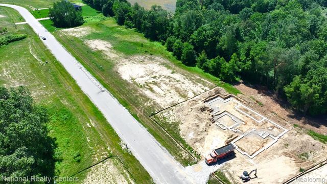 1655 Vista Drive W, Oakland Charter Township, MI 48363