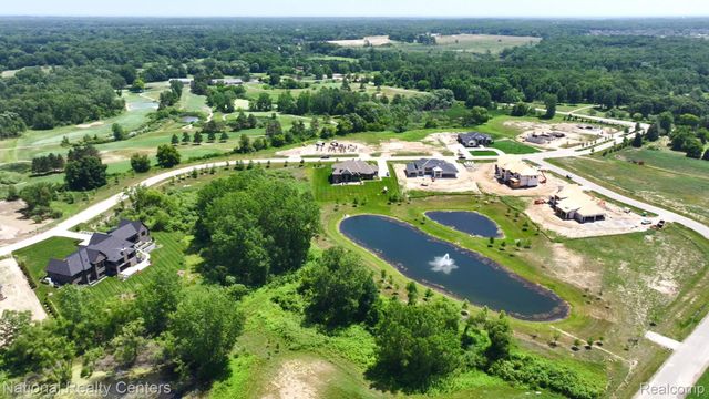 1655 Vista Drive W, Oakland Charter Township, MI 48363